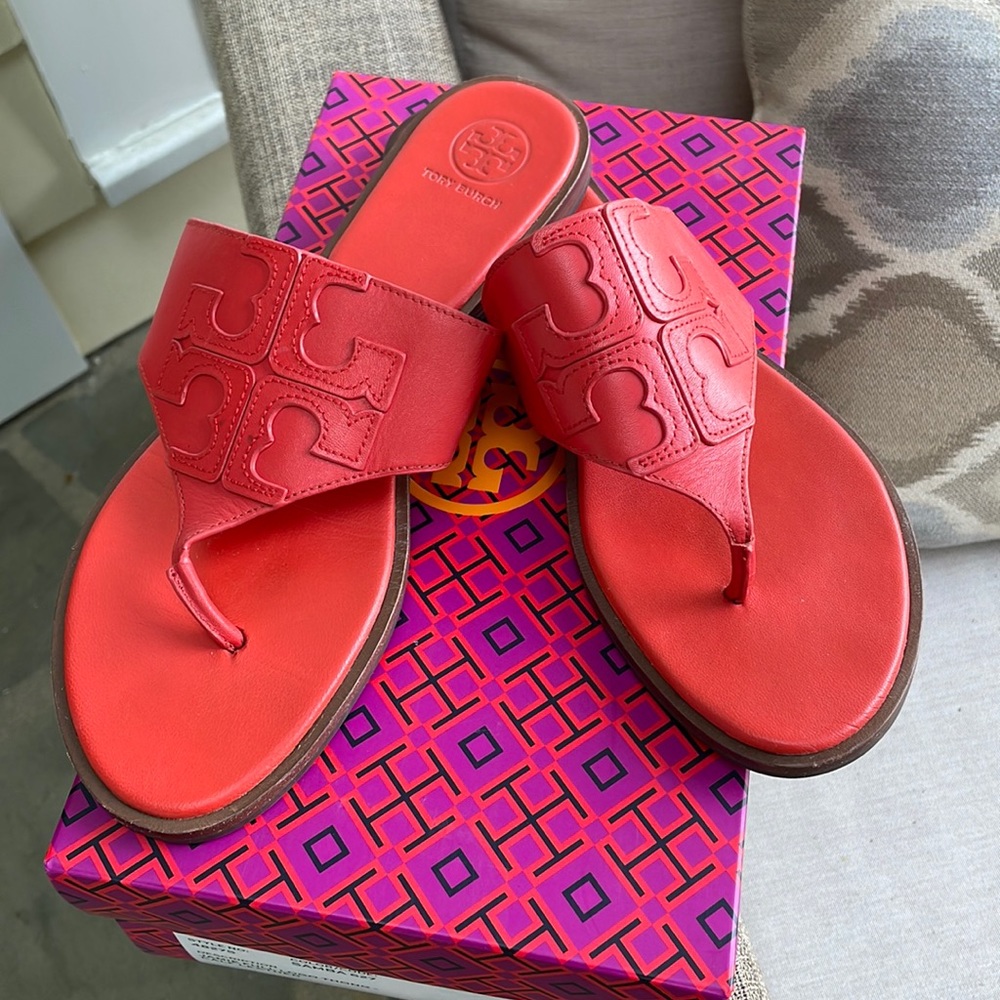 Tory Burch Jamie full logo thong- calf leather Size 9